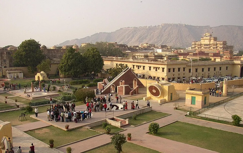 Jaipur Sightseeing Cab Service - Jantar Mantar Heritage Stop
